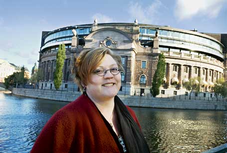 Meeri Wasberg i STs förbundsstyrelse vikarierar som riksdagsledamot.