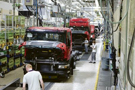 Utvecklingen för Scania och andra exportindustriföretag ska ange utrymmet för löneökningar på den svenska arbets­marknaden, är det tänkt. Men det ökande antalet centrala avtal som inte anger några siffror för löne­ökningar är ett hot mot den modellen. Fot
