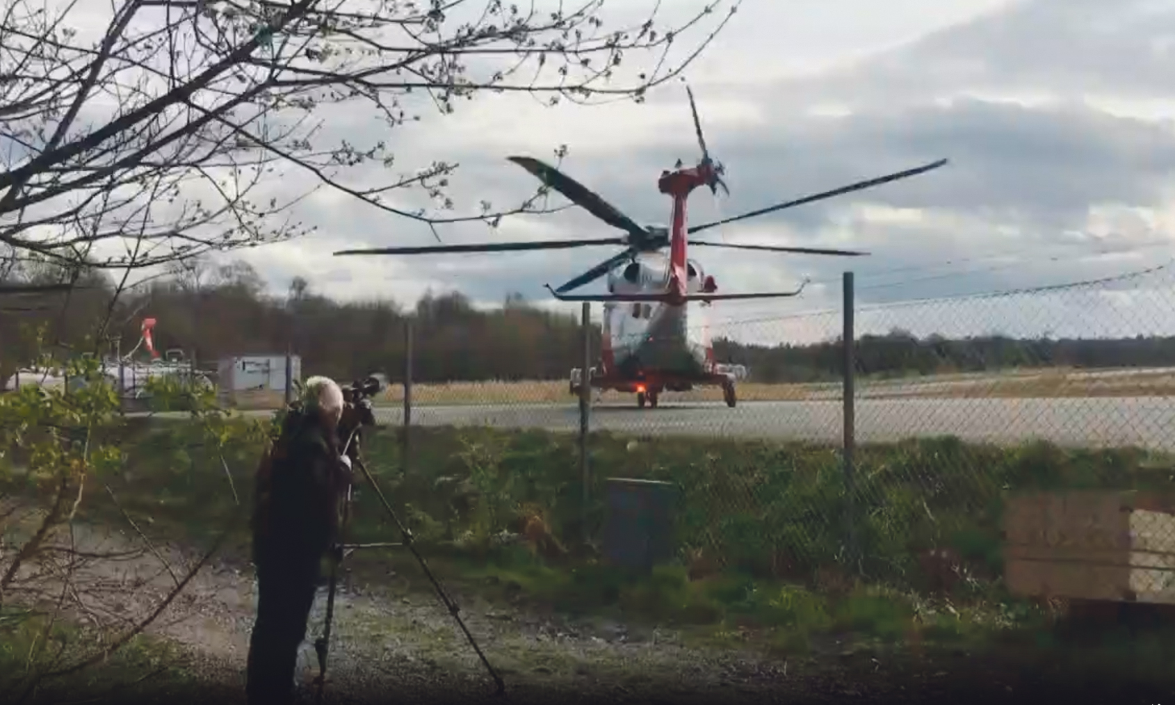 När Uppdrag gransknings redaktion filmade ett reportage om Sjöfartsverkets räddningshelikoptrar, körde piloten plötsligt rakt mot fotografen.