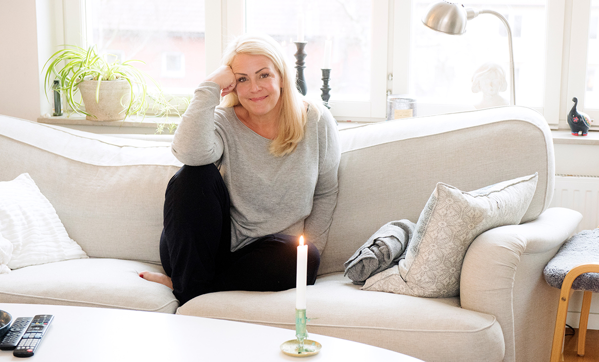 Tre år efter att Karin Adelsköld gått en ståuppkurs korades hon till årets kvinnliga komiker. »Om jag, som aldrig varit rolig, kan bli Sveriges roligaste på tre år, då kan vem som helst bli rolig«, säger hon.