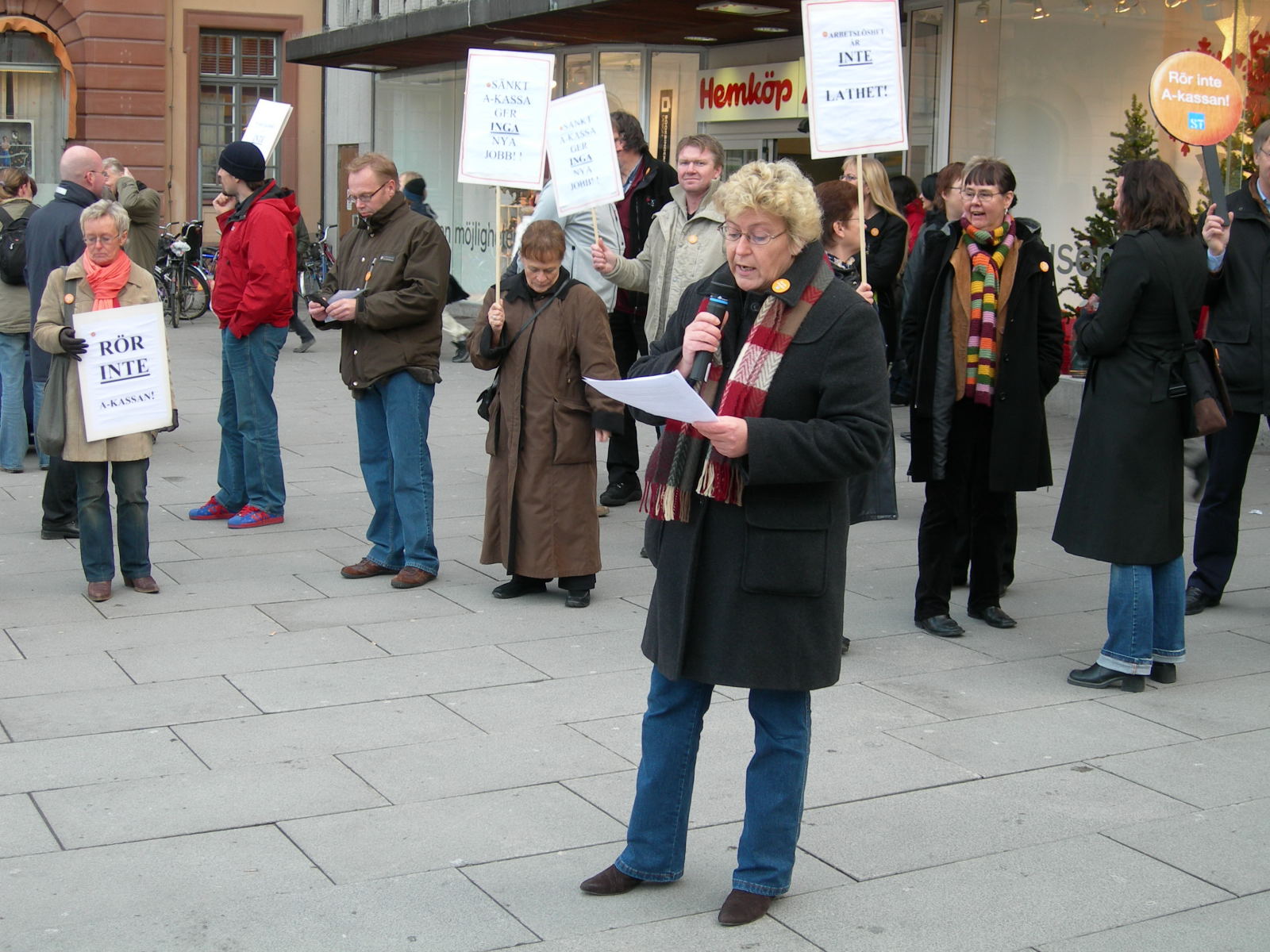 Kristina Lukkarinen, ordförande för ST inom Försäkringskassan i Gävleborg, talade vid demonstrationen.<br>Foto: CLAES PETTERSON