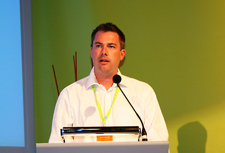 Peter Lennartsson från ST inom flygledningen, nyvald ledamot i styrelsen, i kongressens talarstol.