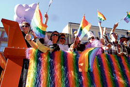 Regnbågens färger präglar Pridefestivalen