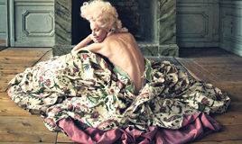 Anna Järvinen som Marie Antoinette. Foto: Elisabeth Toll.