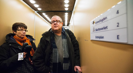 Bara långpendlare som Jolanta Nowicka och Nils-Owe Nilsson tar hissen upp till jobbet före klockan sju på morgonen. Arbetskamrater som bor i Karlstad kan njuta av sin frukost ett tag till.