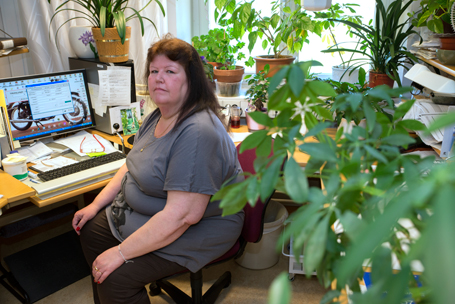 Växtligheten gör susen för Irene Nilssons hälsa. Hon berättar att hon inte haft något astmaanfall sedan hon började på lands­arkivet för 20 år sedan. 