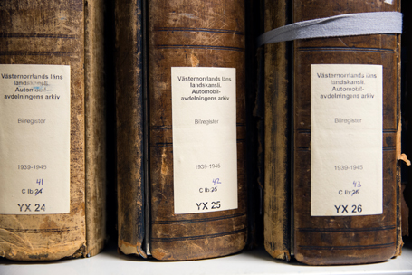 Volymerna med gamla uppgifter från billregistret är en guldgruva för bil­historiskt intresserade.