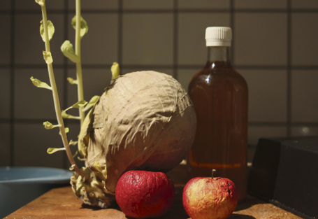 »Golden Delicious, Jona Gold, Granny Smith, släng er i väggen.« Med de orden hyllar Petter Berndalen på bloggen Husfadern smaken på de röda äpplen han plockade i oktober och åt upp i maj i år. Foto: Petter Berndalen, husfadern.com