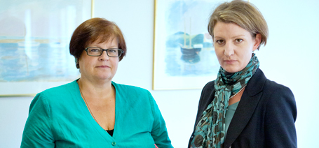 Möts igen vid förhandlingsbordet. Monica Dahlbom från Arbetsgivarverket och Åsa Erba-Stenhammar från ST leder förhandlingarna på myndighets­området.