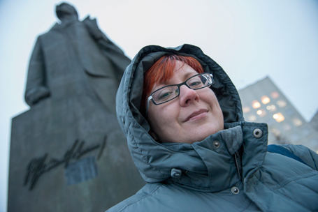 Tatiana Vinnitjenko är universitetslärare och ordförande för HBT-organisationen Rakurs i Archangelsk. Polis och special­åklagare har gjort razzia på hennes jobb för att kontrollera hennes undervisning och förhöra kolleger. Men universitetets rektor stödje