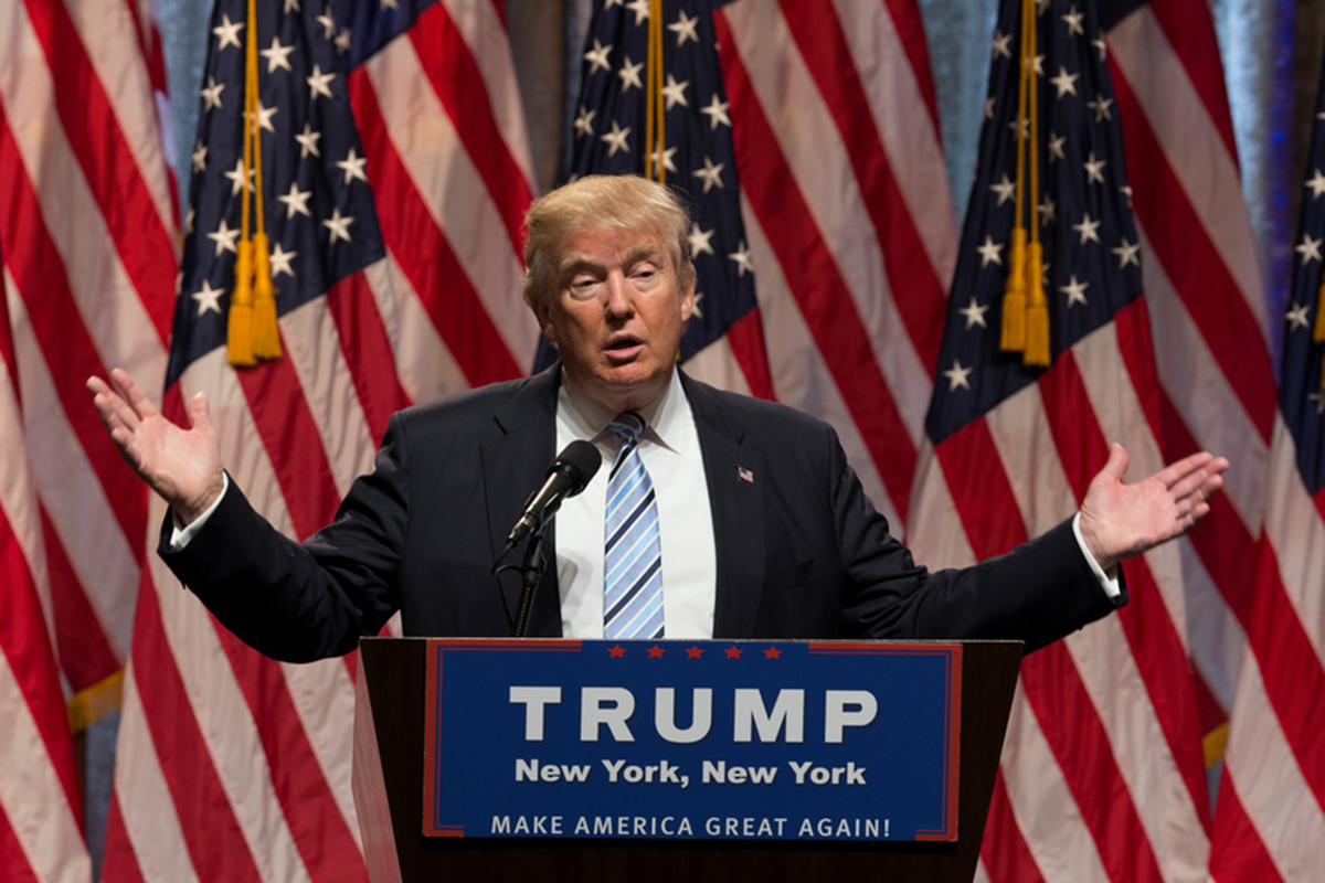 »Donald Trump pratar gärna om att hjälpa arbetande amerikaner, men i själva verket vill han skära ned på statsapparaten«, säger David Cox i USAs fackförbund för statsanställda.