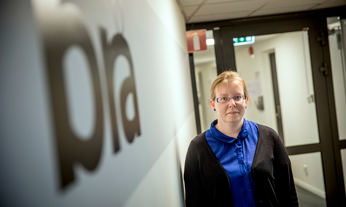 Johanna Skinnari på Brå tror att de otillbörliga erbjudandena har minskat, men varnar för vad som kan ske i gråzonen mellan lagligt och olagligt: »Viktigast är att man kan prata om för yrket svåra situationer i sin arbetsgrupp och få råd«, säger hon.