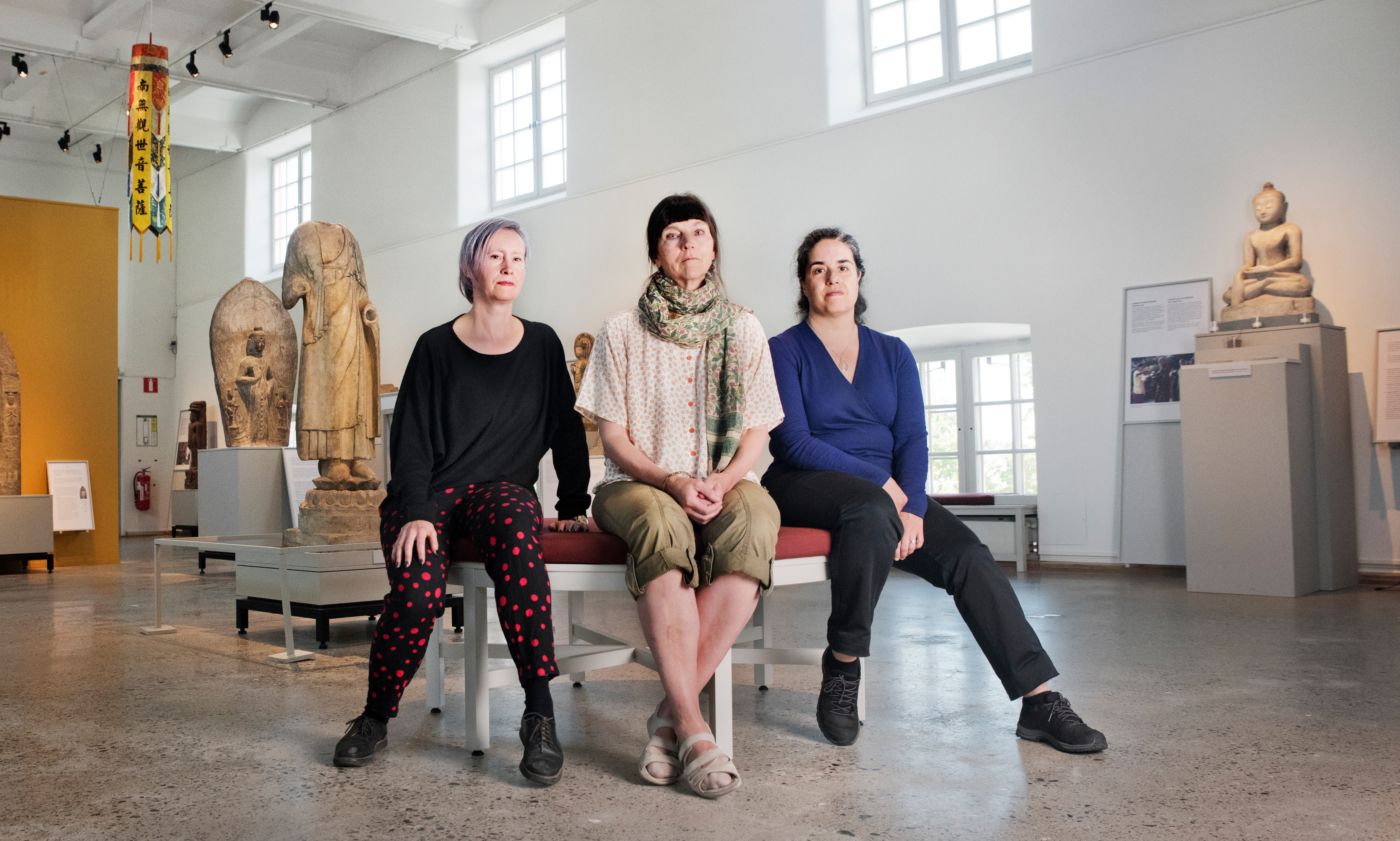 Det har stormat runt Statens museer för världskultur. Även anställda ifrågasätter museets nya inriktning. Petra Holmberg, till vänster, tycker att verksamheten börjar kännas ”plakatartad”. Eva Myrdal och Dimitra Polidis känner också oro utvecklingen.