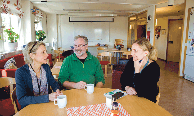 Marlene Jansson, Stefan Frykshammar och Stina Sundkvist i lunchrummet som också är mötesrum.