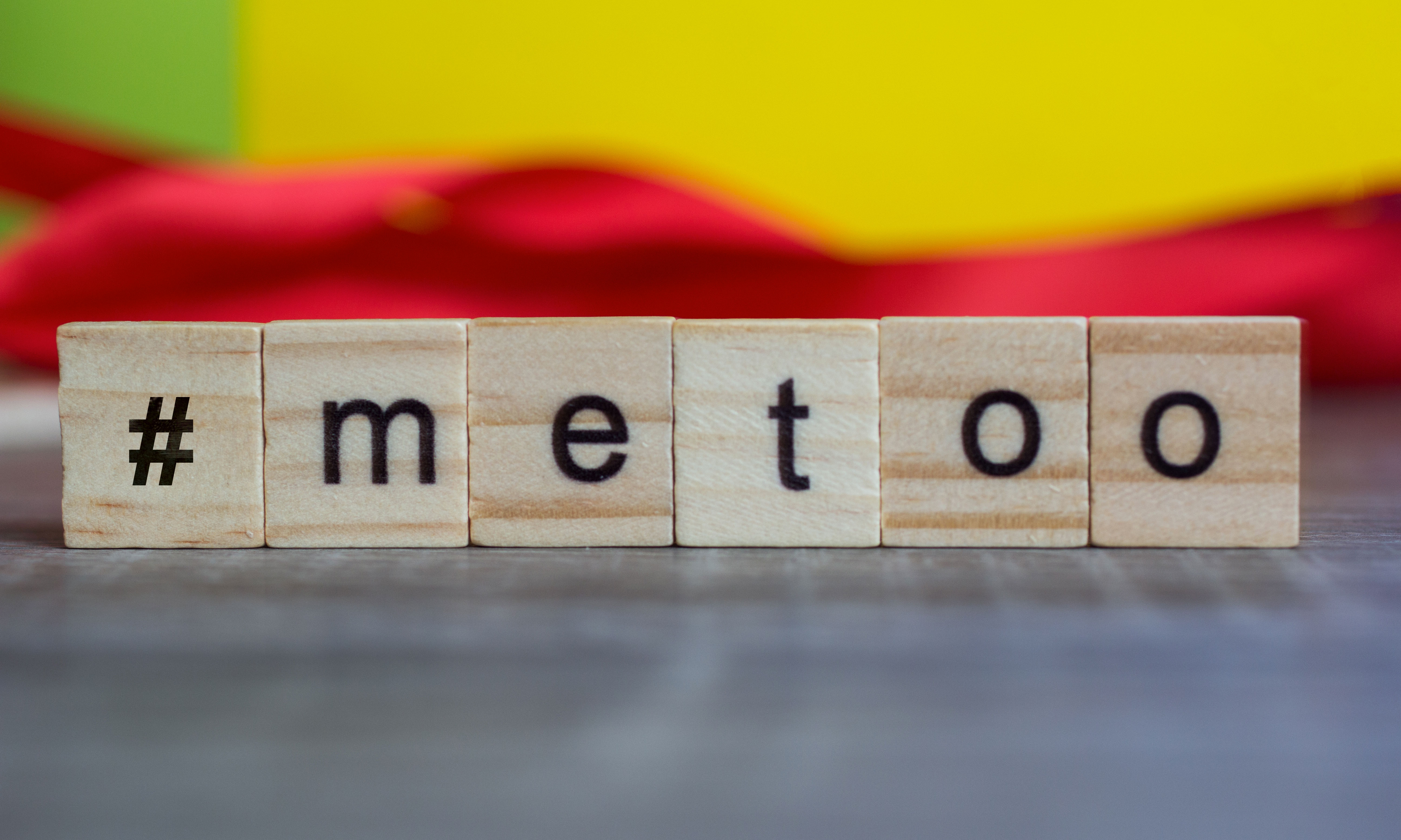 I uppropet #allmän handling samlas berättelser om sexuella trakasserier och övergrepp begångna på arbetsplatser inom kommuner, landsting och stat in.