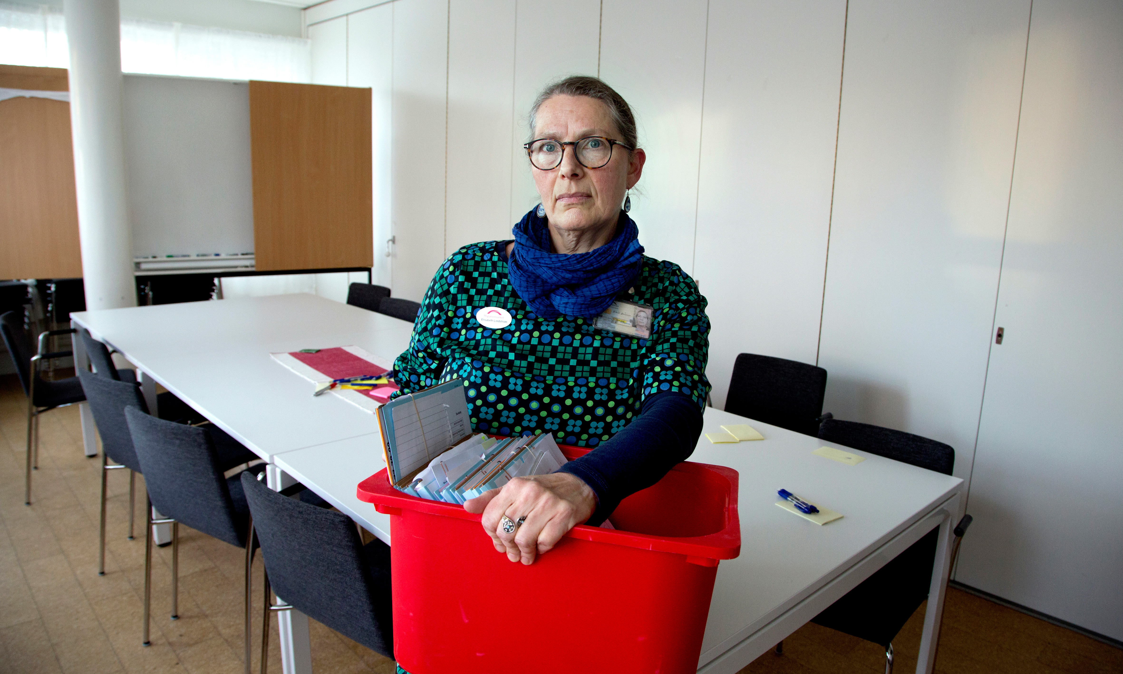 Beskedet om att fem enheter på Migrationsverket i Gävleborgs län ska läggas ned kom som en chock, berättar Elisabeth Lindström, arbetsplatsombud.
