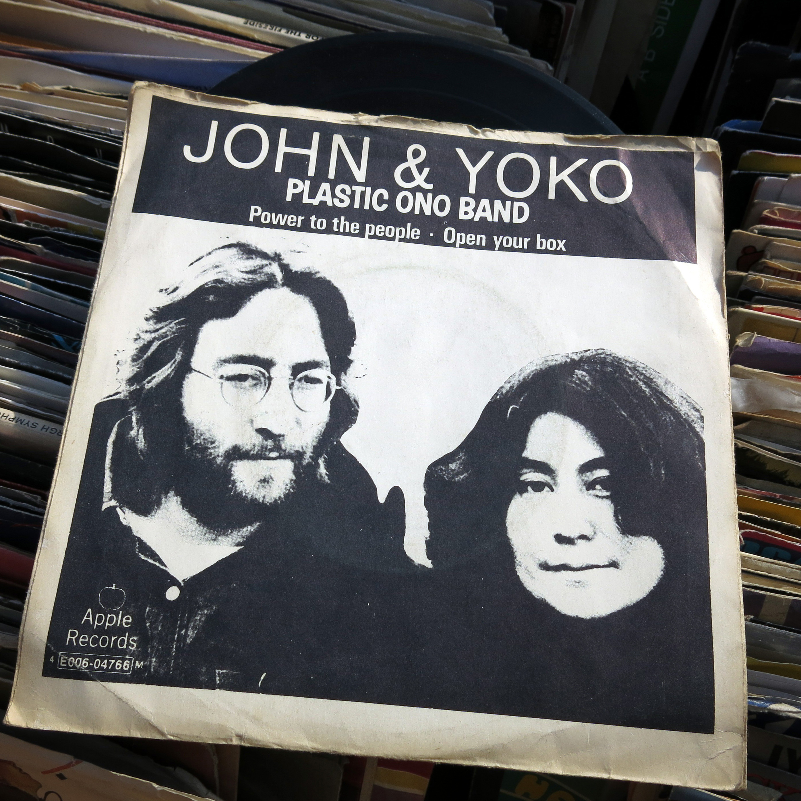 John Lennons änka Yoko Ono har sagt ja till att använda låten.