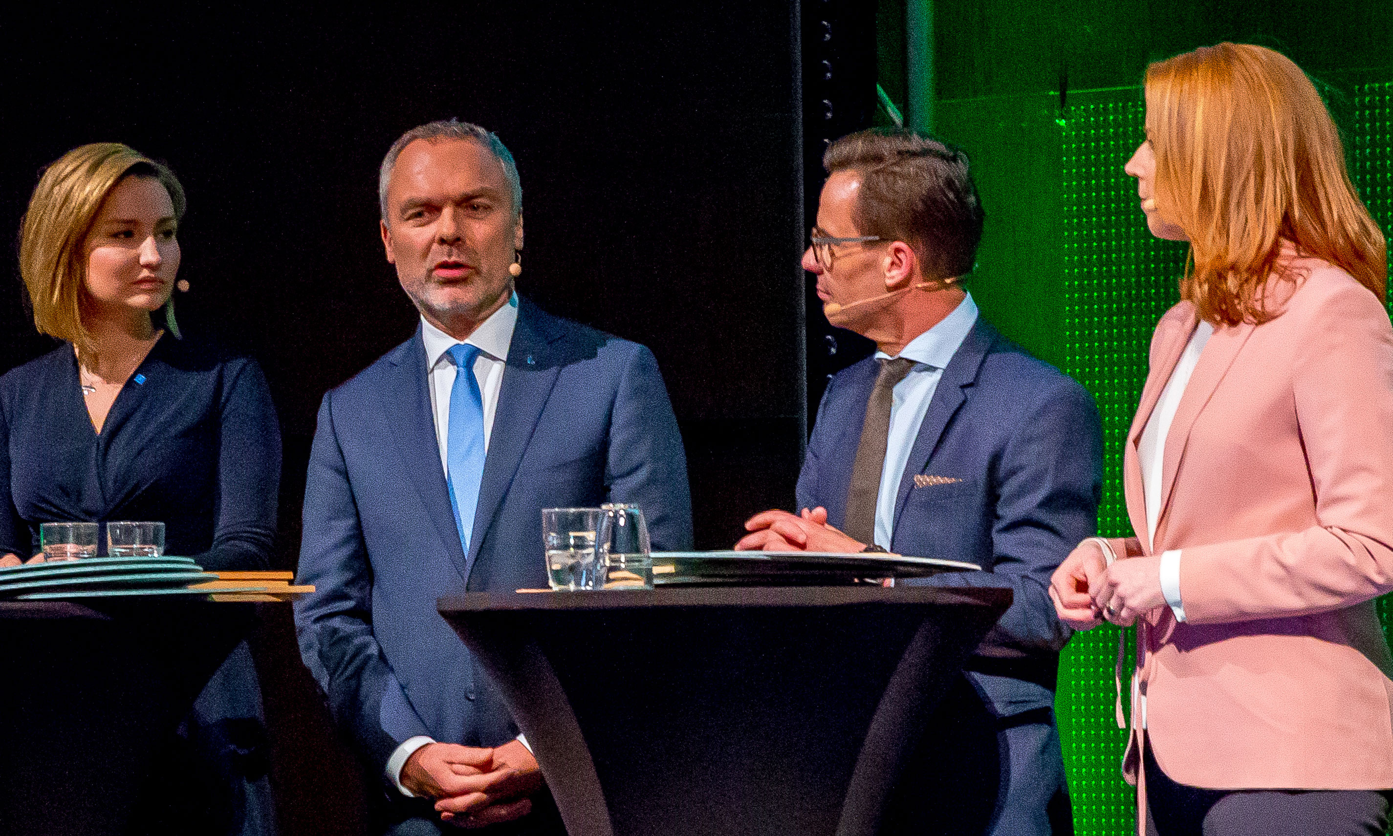 STs Britta Lejon anser att allianspartiernas förslag om att lägga ned Arbetsförmedlingen inte löser utmaningarna på arbetsmarknaden och i Arbetsförmedlingen.
