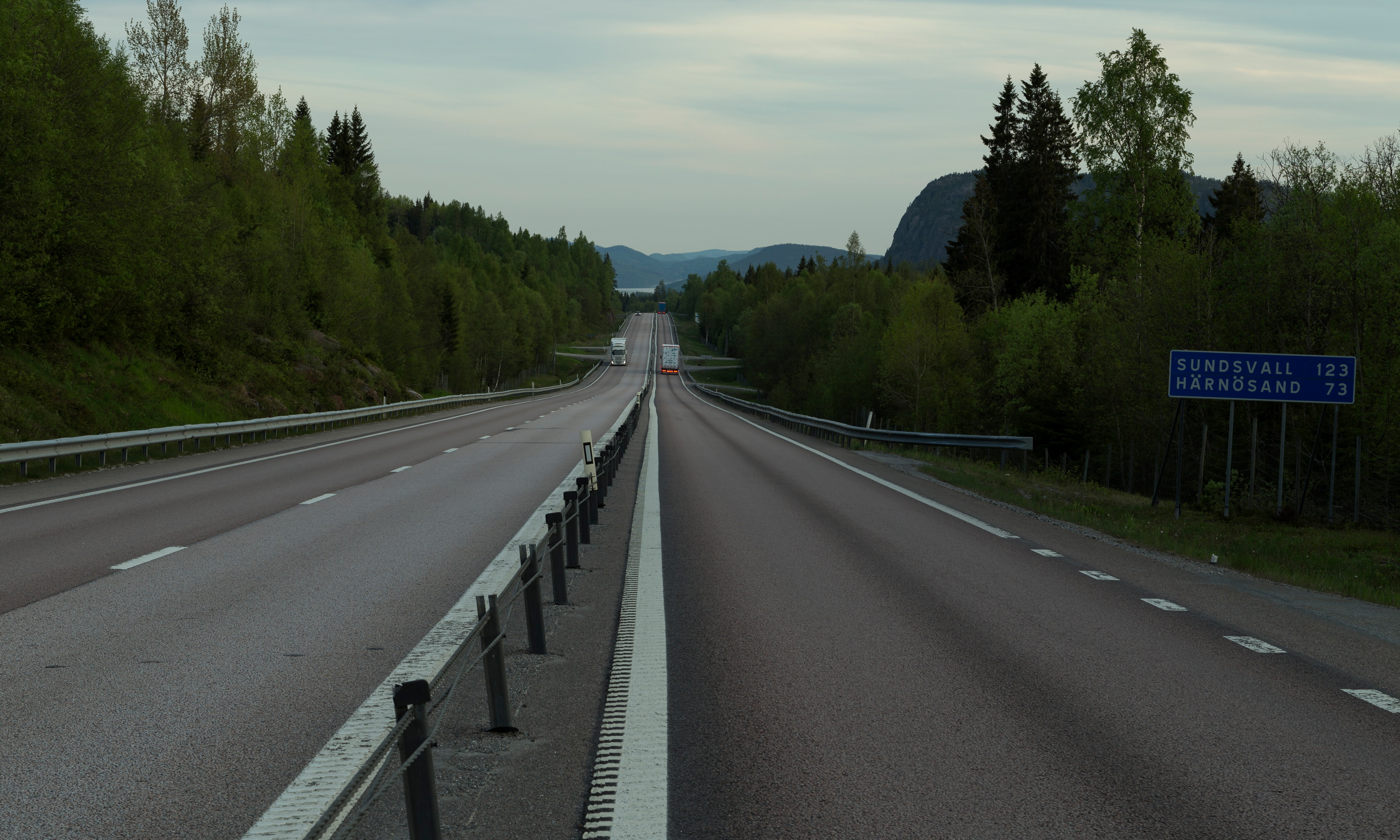 Regeringen har tidigare lokaliserat Myndigheten för digital förvaltning till Sundsvall och uppdragit åt Statens servicecenter att lokalisera viss del av sin verksamhet till Sollefteå. Tidigare i år öppnades även ett servicekontor i Kramfors.