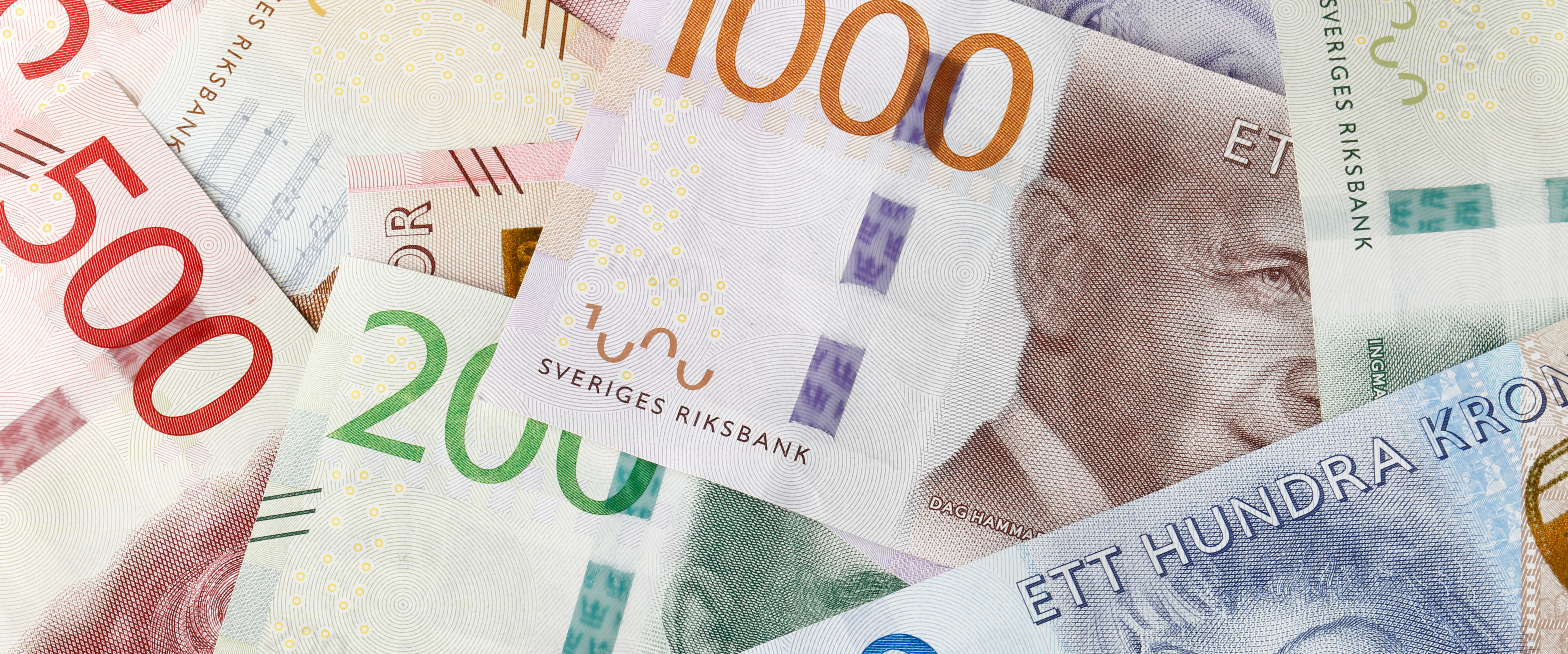 Regeringen har nyligen fattat beslut om nya löner för statens myndighetschefer. Lönerna gäller retroaktivt från 1 oktober 2018. Av de tio högst betalda cheferna är två kvinnor och åtta män.