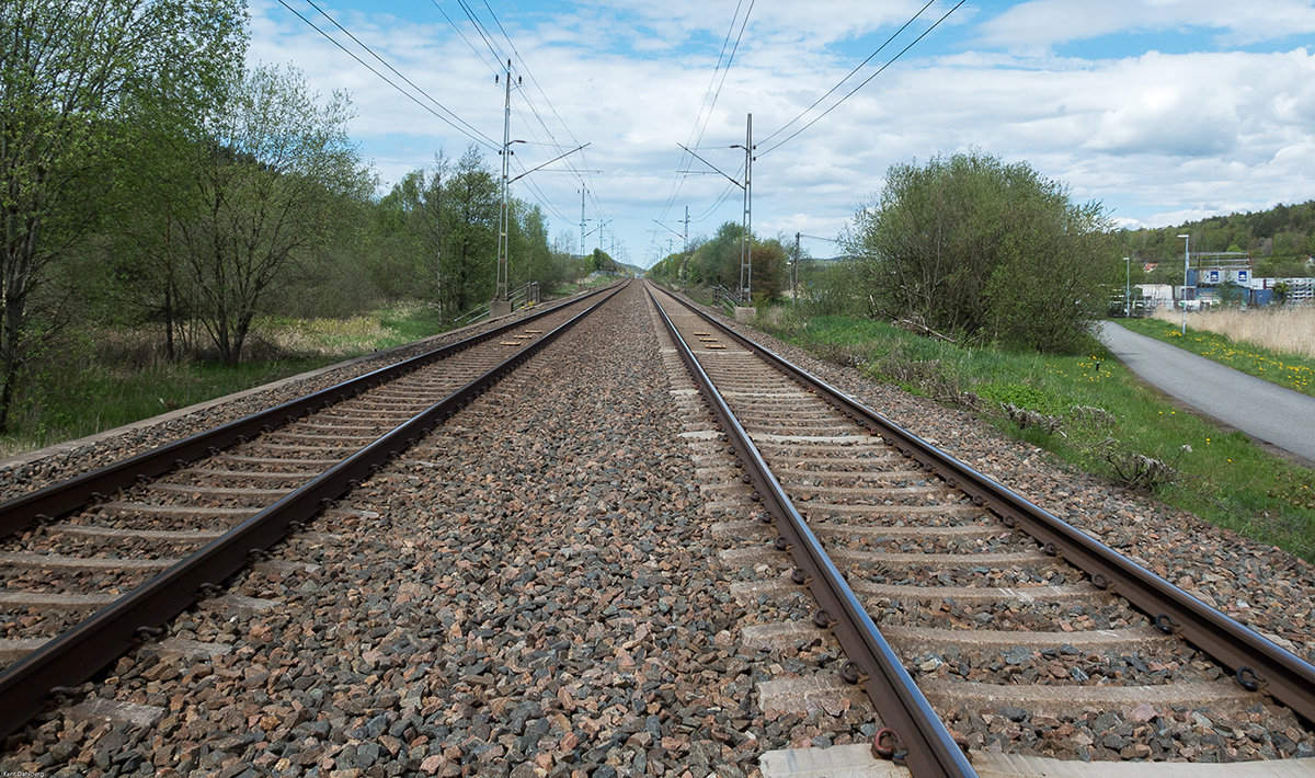 Trafikverket ska ta över en del av ansvaret för basunderhållet av Sveriges järnvägsspår.