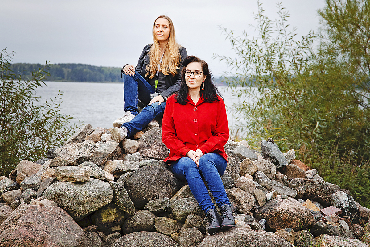 Arbetsförmedlingens kontor i Arvika blir kvar, när de flesta andra kontor i länet stänger. Men även där är situationen kaotisk. Erica Sund och Anna Tigér berättar att medarbetarna går på knäna. 