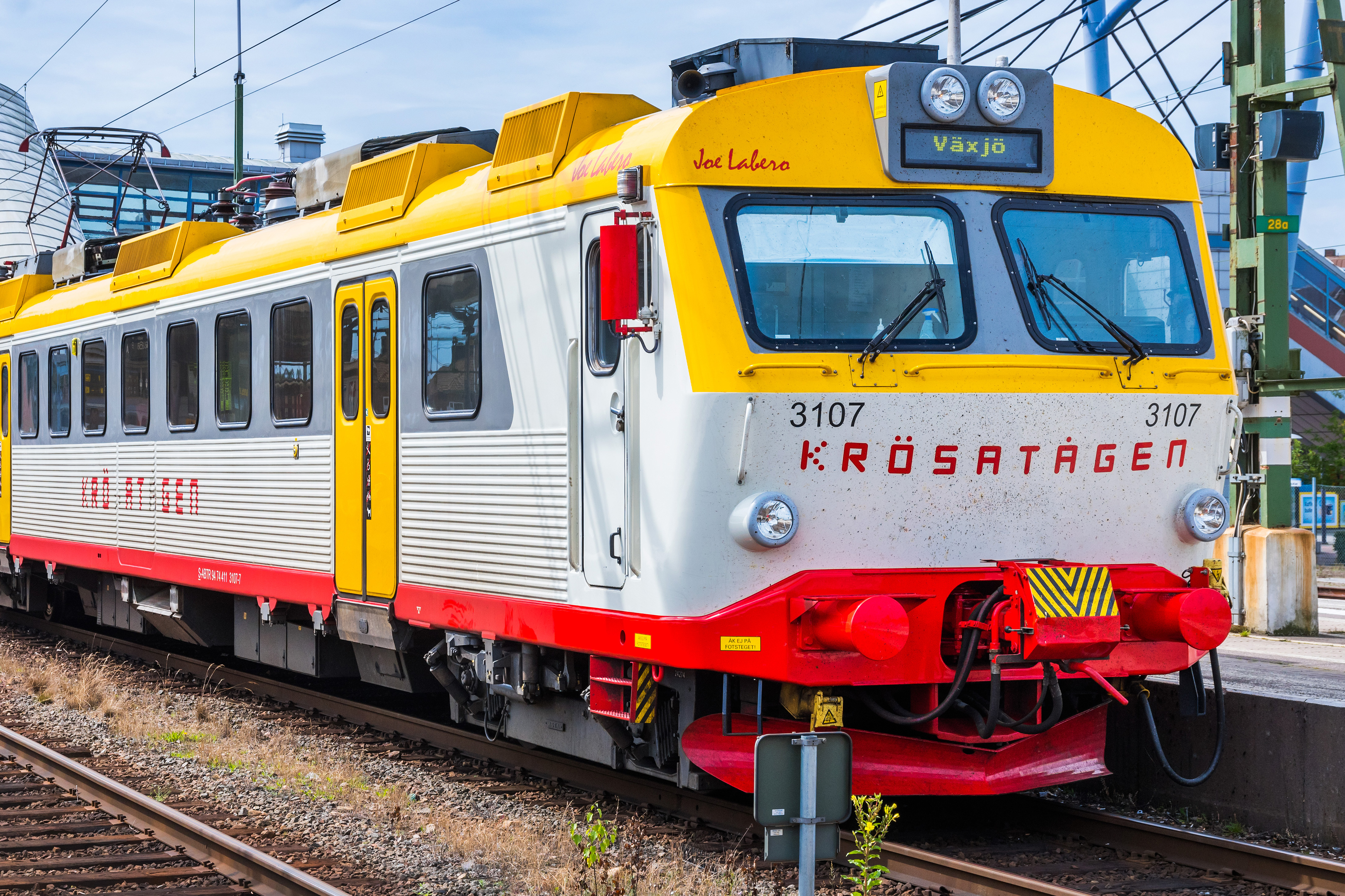 Almega och Arriva har gått med på att förlänga det lokala kollektivavtalet för personalen på Krösatågen och Pågatågen till 30 november. Det betyder också att avtalsrörelsen flyttas fram.