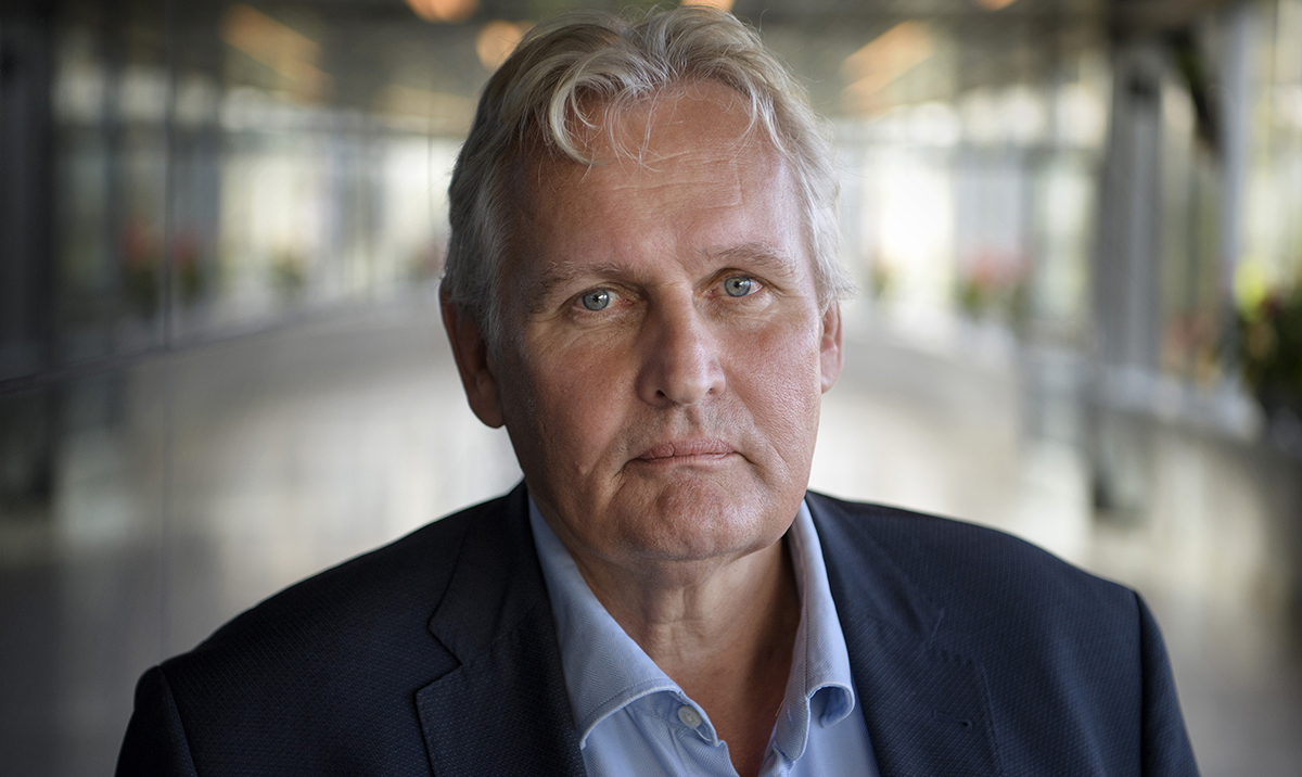 Generaldirektören Thomas Pålsson valde först att hålla kontoren öppna, men den snabba ökningen av antalet smittade besökare fick honom att ändra sig.