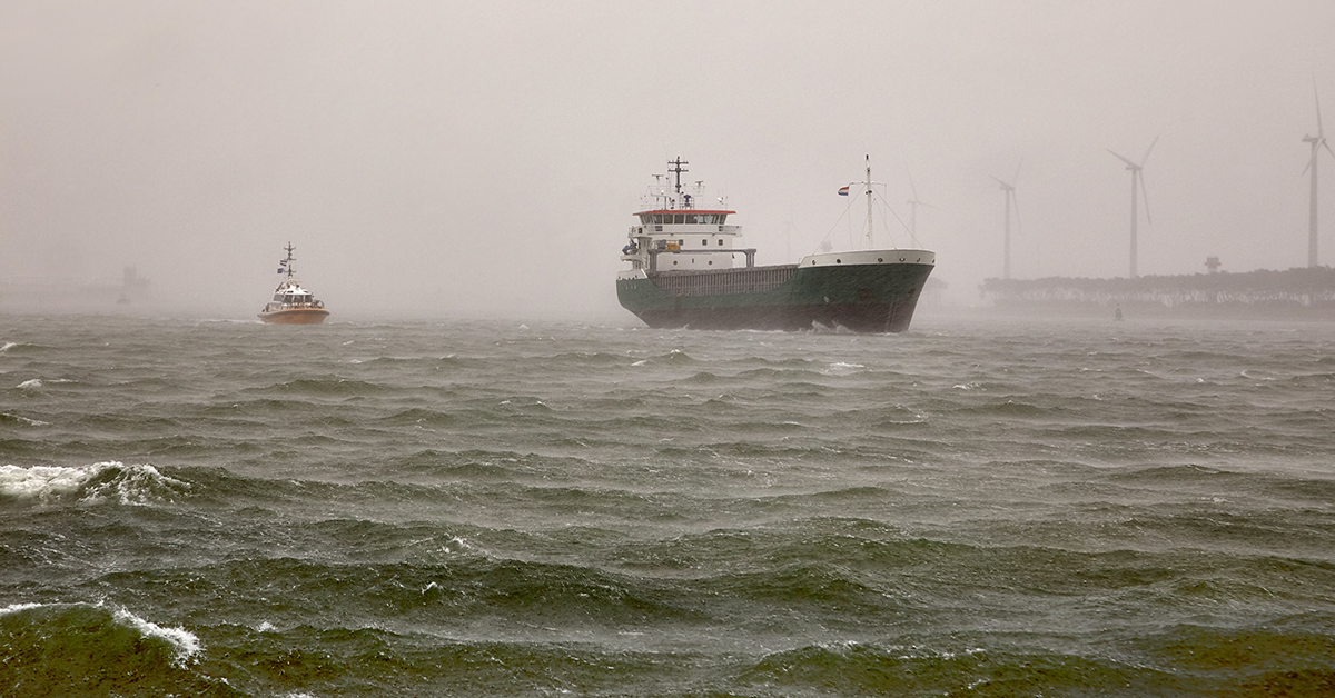 SMHI Sjöfart hjälpte fartyg över hela världen att undvika oväder och välja bästa möjliga rutt.
