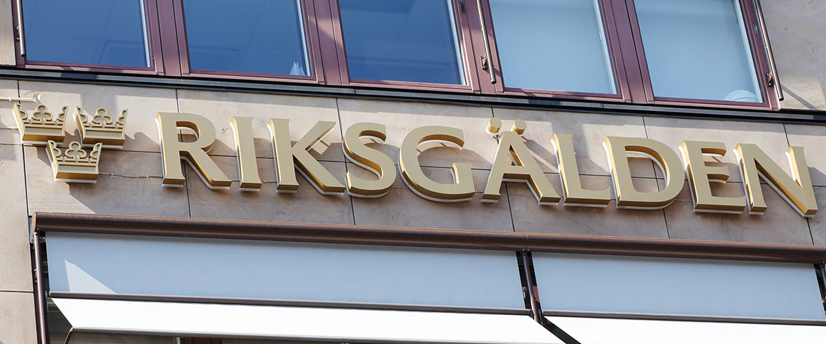 Sex av Riksgäldens anställda åtalas för mutbrott. Enligt åtalet ska de bland annat ha tagit emot gåvor från it-utbildningsföretaget Labcenter.