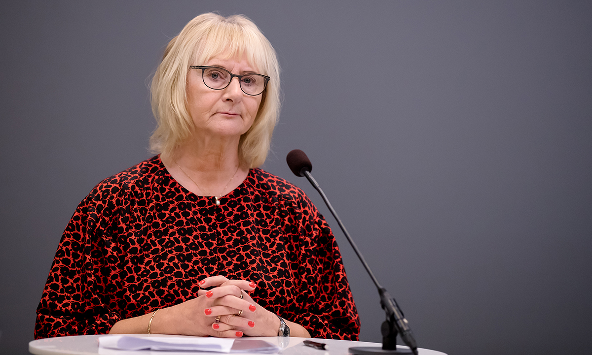 "Det är helt myndigheternas eget ansvar att tolka uppdraget. Regeringen ska inte gå in och detaljstyra det", säger civilminister Lena Micko till Publikt.