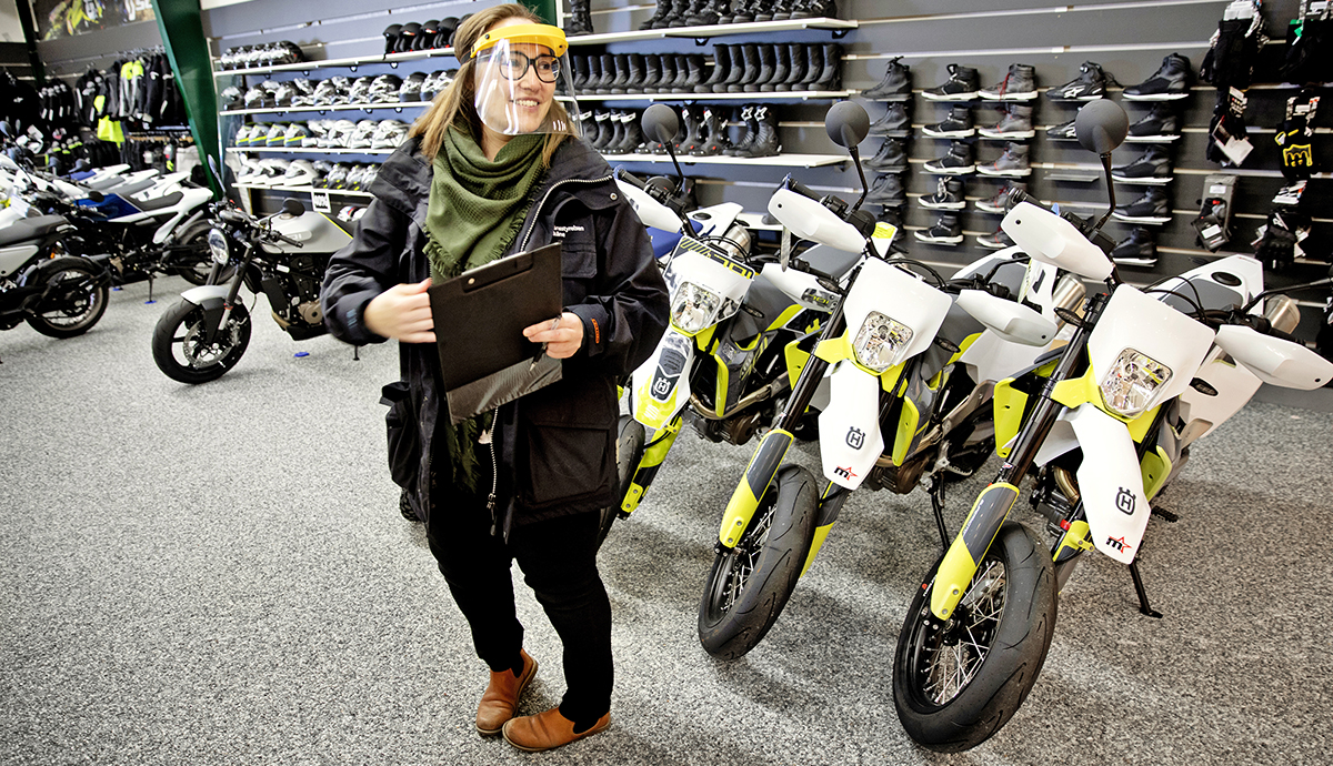 Även om några näringsidkare blivit nervösa när Sara Flinck och hennes kolleger varit ute på tillsynsbesök har de enbart mötts av positiva reaktioner.  Och det händer att ett godkänt omdöme från länsstyrelsen används i marknadsföringssyfte, för att övertyga kunderna om att verksamheten är säker.