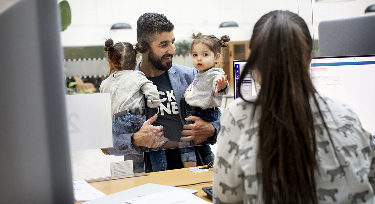 Till kundtorget kommer ofta hela familjer, och det är inte sällan som frågorna handlar om annat än just jobb. 