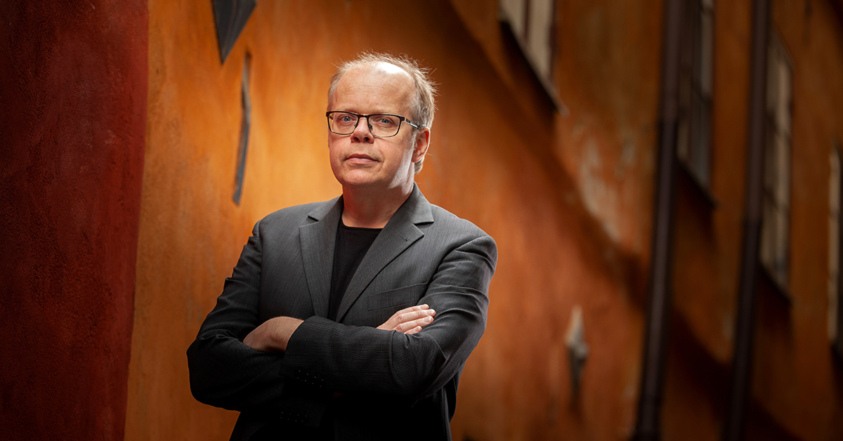 Magnus Västerbro önskar att det historiska perspektivet i hans böcker ska ge nycklar till det som händer i samhället i dag, visa att det ”bara är ännu en variant av samma historia”.