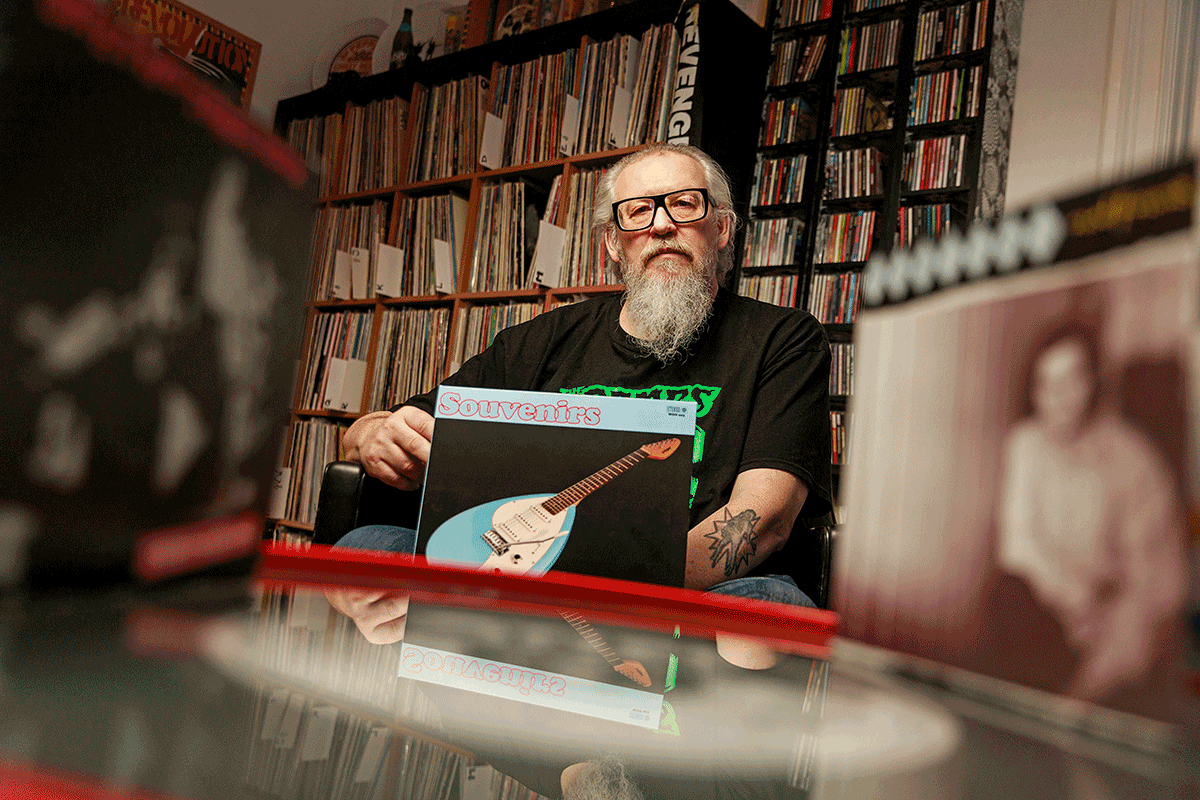 Christer Warholm har omkring 10 000 skivor i sin samling. ”­Musiken har betytt allt”, säger han. 