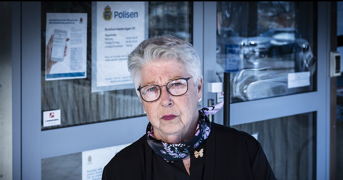 Carina Björk, handläggare på passexpeditionen i Ystad, är kritisk till Polismyndighetens bristande planering.