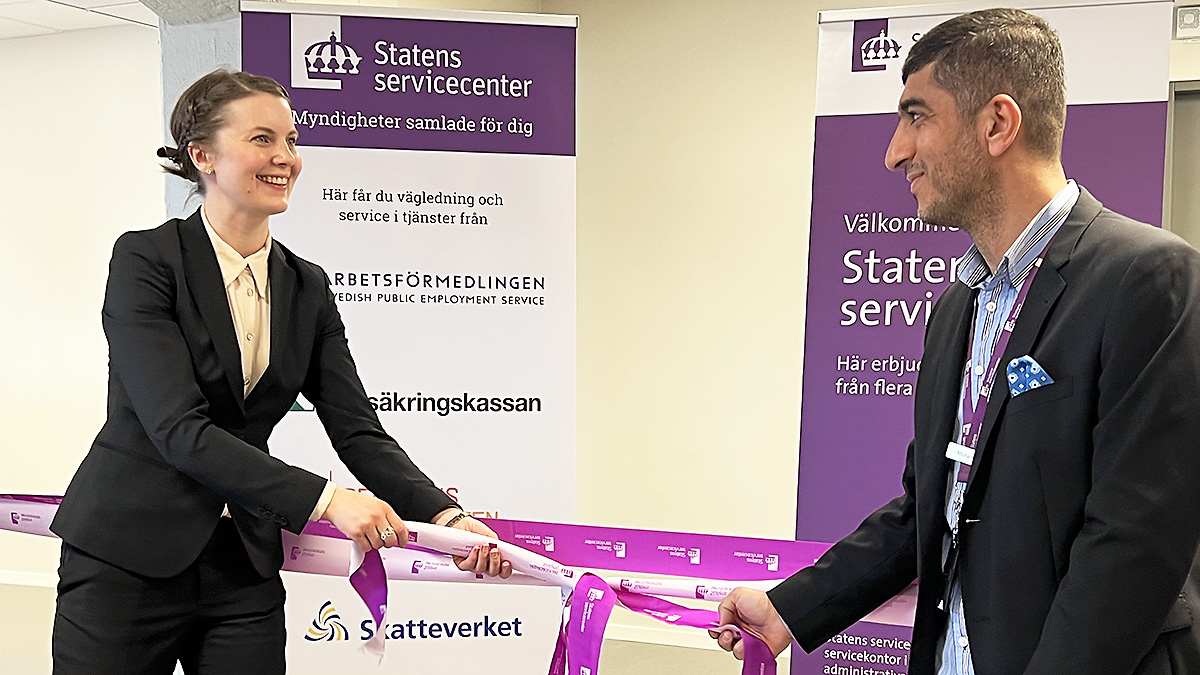 Civilminister Ida Karkiainen invigde det nya servicekontoret i Laholm.