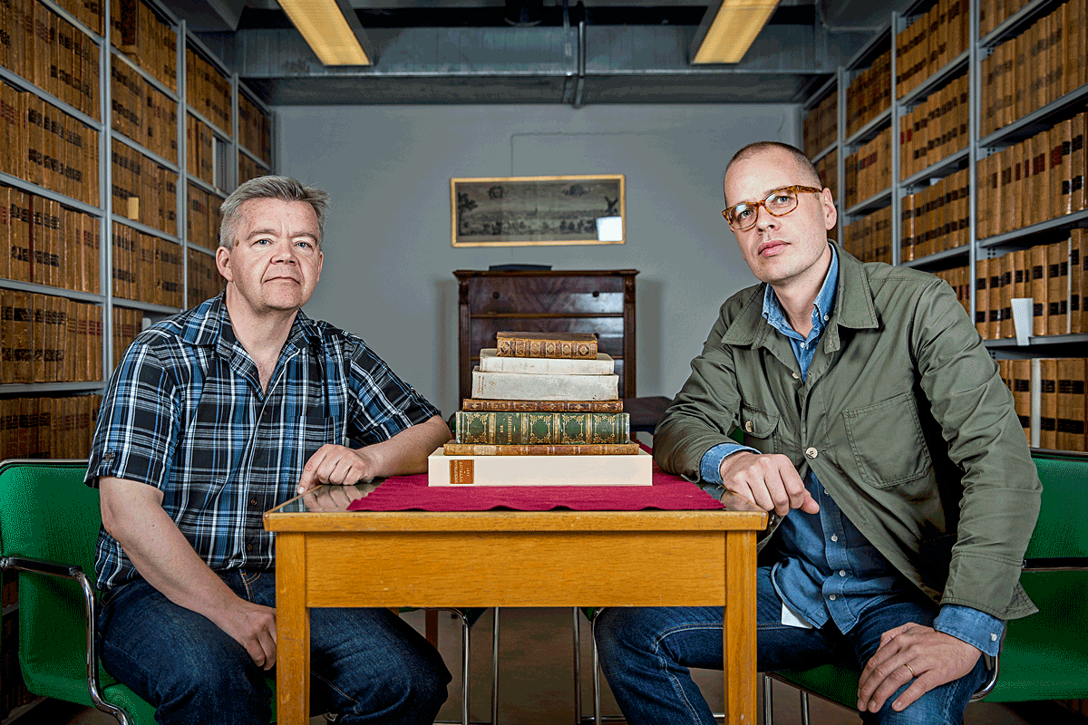 Jan Ottosson och Greger Bergvall har ett stort engagemang för att återfinna de böcker som deras tidigare kollega stal från Kungliga biblioteket.