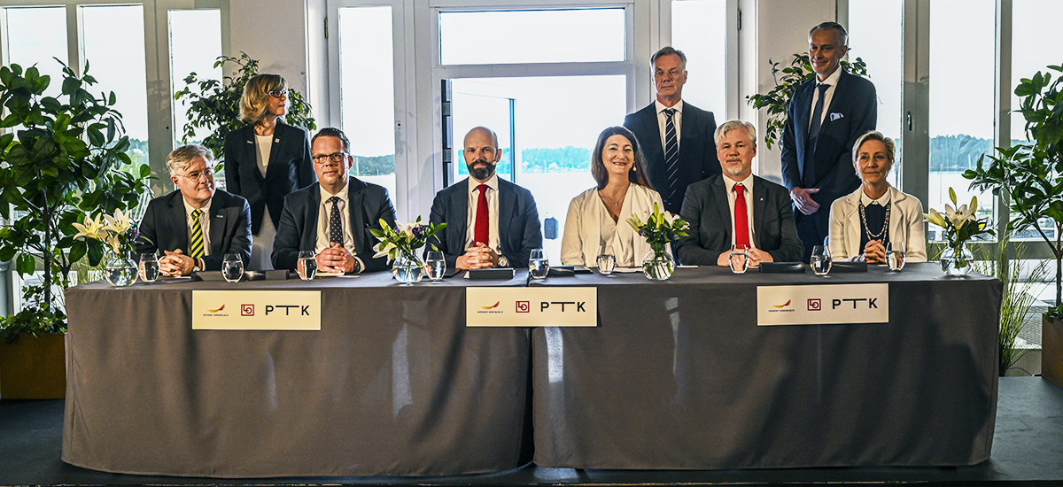 Företrädare för PTK, LO och Svenskt Näringsliv skrev på det nya huvudavtalet på Grand Hotel Saltsjöbaden. Från vänster: Martin Wästfelt, Camilla Frankelius, Martin Linder, Mattias Dahl, Susanna Gideonsson, Tommy Andersson, Torbjörn Johansson, Bengt Johansson och Beata Hammarskiöld.