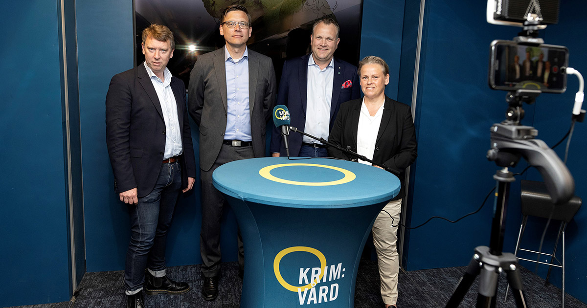 Olle Vikmång, kommunstyrelsens ordförande Norrköping, Björn Myrberg, Kriminalvårdens ekonomi- och fastighetschef, Mikael Karlsson, kommunstyrelsens ordförande Värnamo, och Viktoria Rydholm, tf chef för fastighetsenheten Kriminalvården.