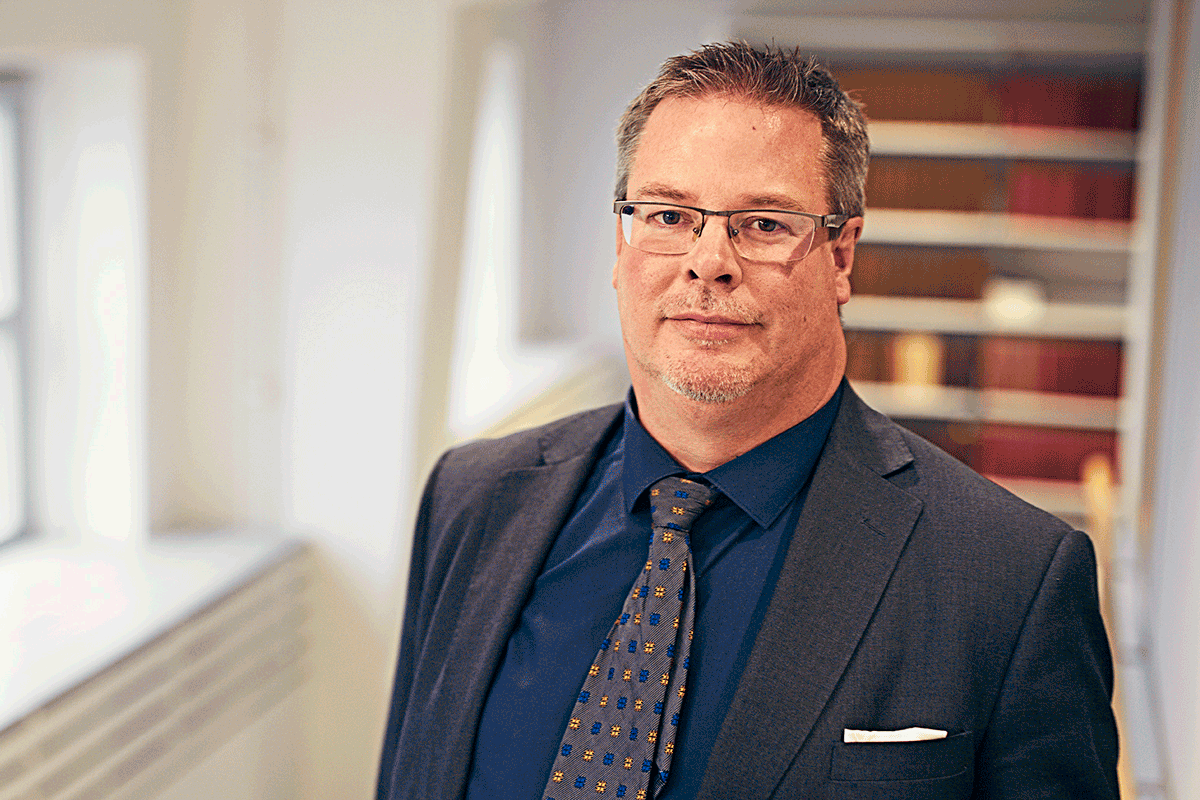 Anders Erlman, lagman på Norrtälje tingsrätt, har valt att inte gå i bräschen för digitaliseringen.