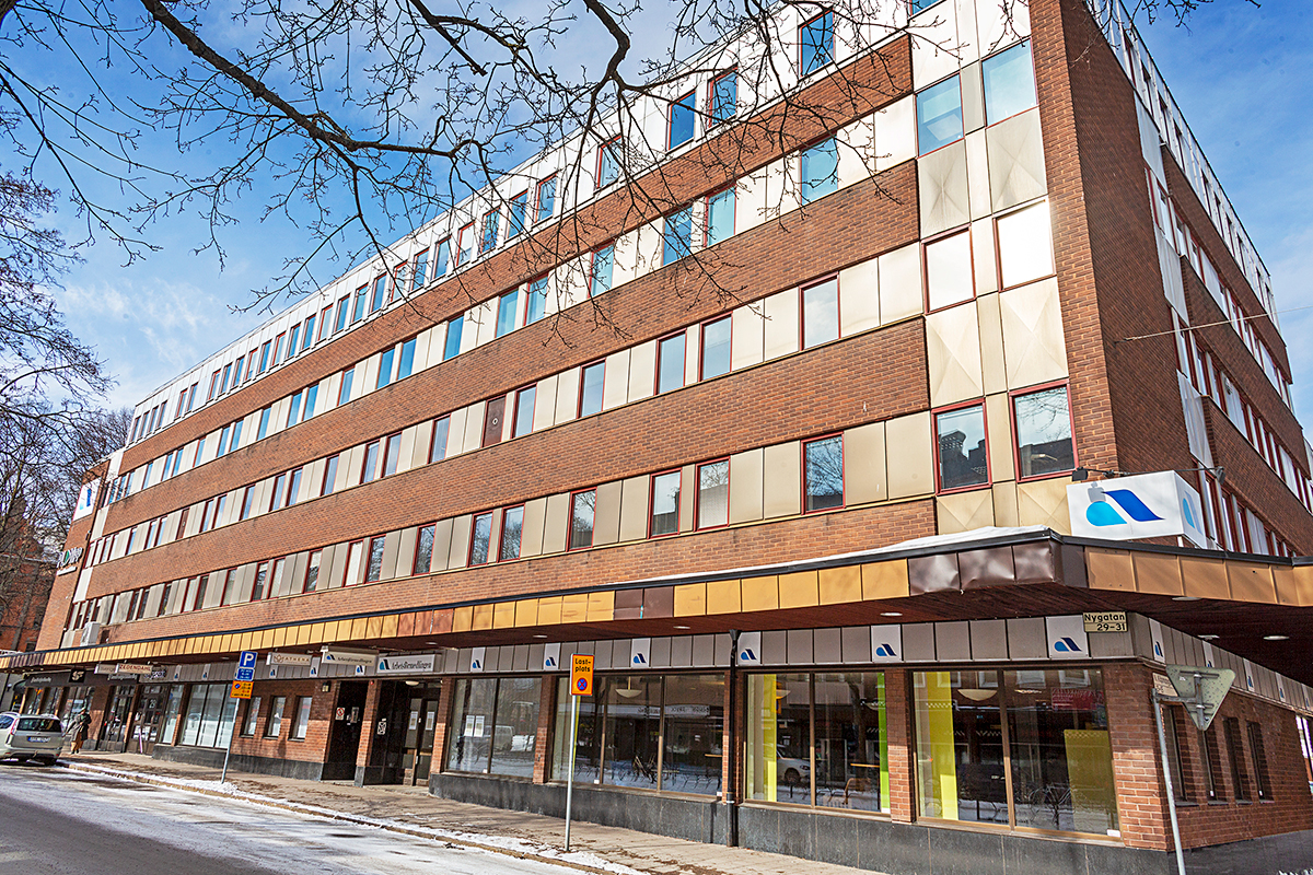 Arbetsförmedlingens kontor i centrala Gävle består av en bottenvåning, som tidigare användes som kundtorg, och två kontorsplan.