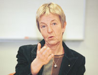 Annette Carnhede oroas över att många unga tror att avtalsreglerade rättigheter som facket kämpat för, också är skyddade i lag.