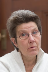 <BR>- Jag har svårt att somna och vaknar varje natt och skriver lappar om vad jag glömt göra, säger domstolssekretare Margareta Lindblad. <BR> Foto: Sören Fröberg