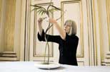 Boel Lindbergh är mästare i andra graden av ikebana, japansk blomsterkonst. <br>Foto: MATT BROADLEY