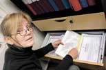 Ditte Nielsen kontrollerar att arbetsgivaren inte beordrar för mycket övertid.<br> Foto: SÖREN FRÖBERG