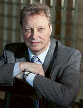 Juhani Ilmarinen tycker att Sverige gör för lite för att behålla äldre längre i arbetslivet.