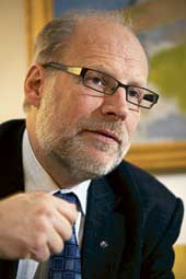 Hur myndigheterna påverkas av en ny regional indelning är för tidigt att säga, enligt Stefan Attefall. Men han bedömer att mycket kommer att hända under mandatperioden.