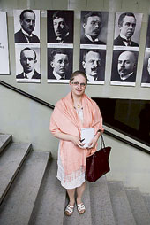 Ryska Tatiana Kiilo tror inte att diskriminering är ett skäl till att andelen ryssar i statsförvaltningen är så låg. Själv har hon bara sökt ett jobb. Och det fick hon. 