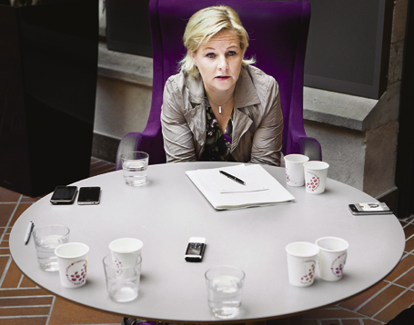 Hillevi Engström ger ett lugnt och lågmält intryck. Men det finns en sak som provocerar henne. Det är attityden att vissa arbeten är skitjobb som ingen borde behöva ta. Helt fel, enligt Hillevi Engström.